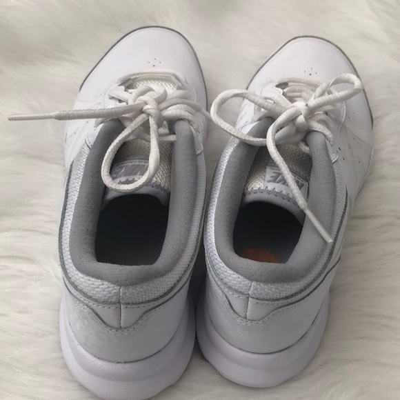 N E W | Nike Walking Running Shoes Sneakers - Picture 3 of 6